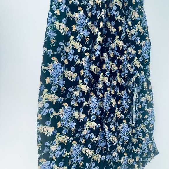 HALF BUTTON MIDI TEA DRESS SS FLORAL
BLACK - Picture 8 of 10